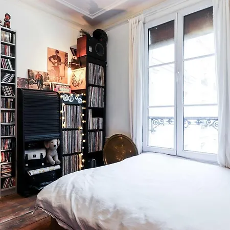 Charming Warm Close To Montmartre! * Paříž